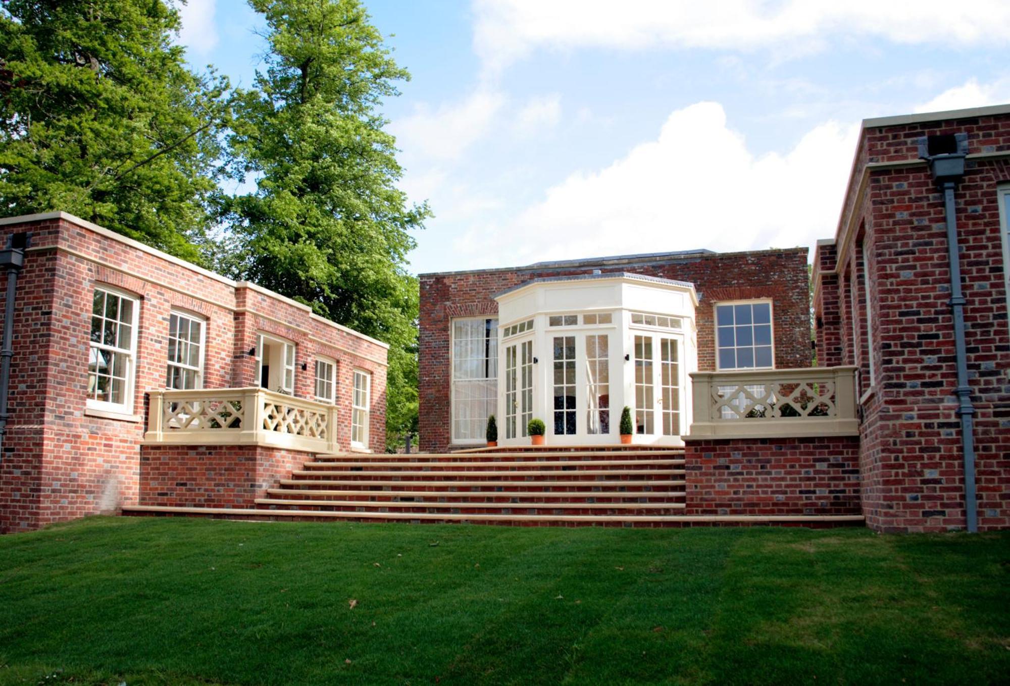 Donnington Grove Country house
