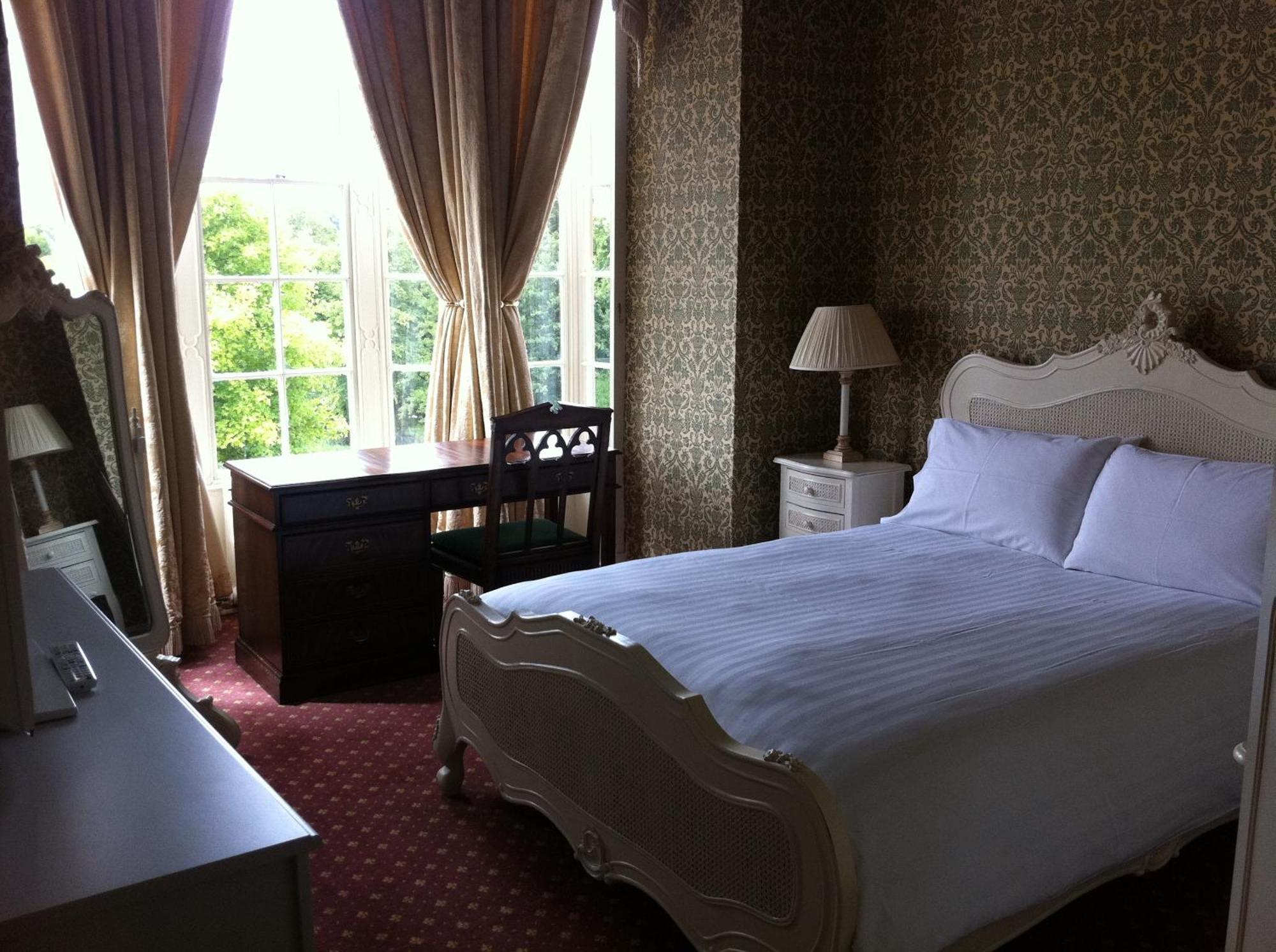 Country house Donnington Grove