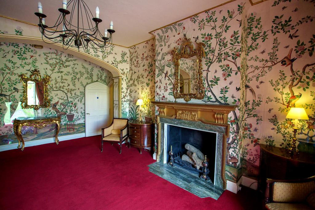 Donnington Grove Country house *