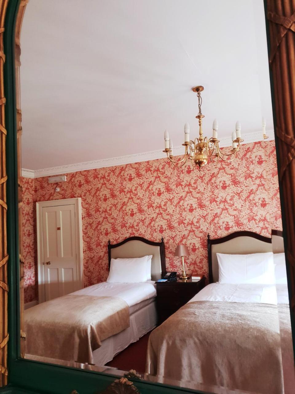 Donnington Grove Country house